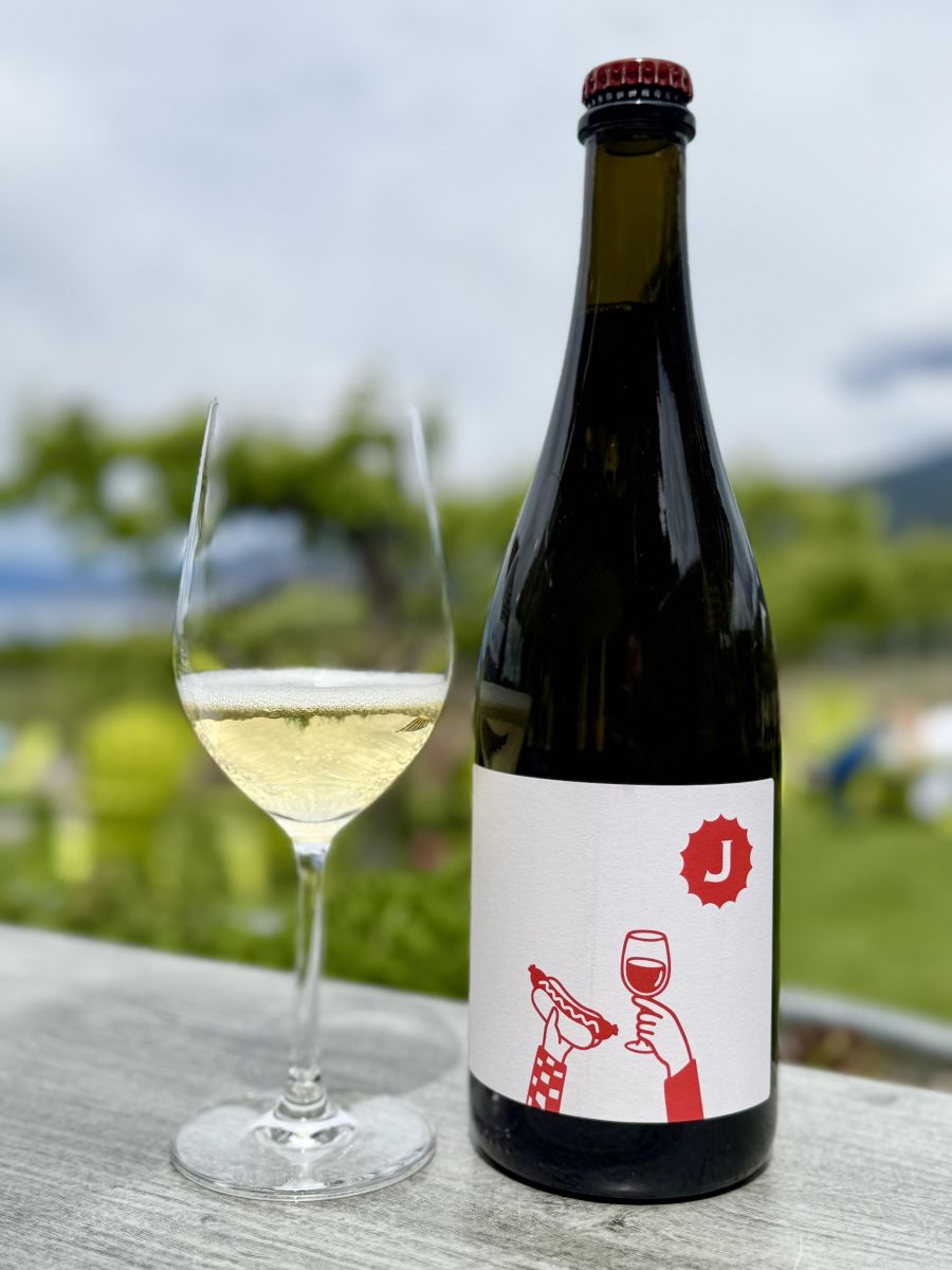 </who>All the hot dogs pair nicely with the 2022 Traditional Method Sparkling ($28 a bottle or $10 a glass), which was made specifically for The Hot Dog Lounge.