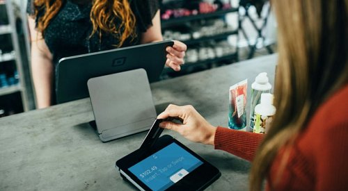 72% of Canadians plan to cut back on Christmas spending this year