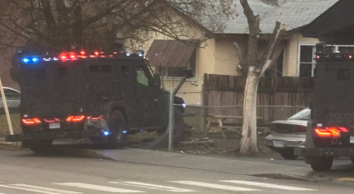 Kelowna RCMP vehicles swarm house in Rutland