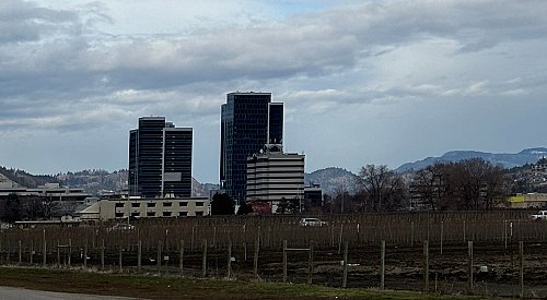 Kelowna weather: Temps around freezing, small chance of flurries tonight