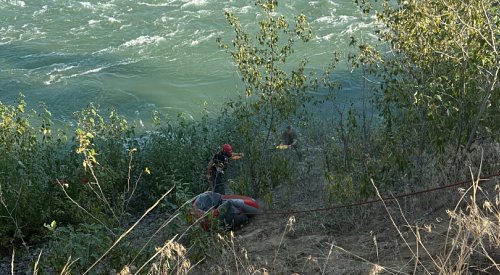 Search and rescue team saves paddleboarders stranded on Thompson River