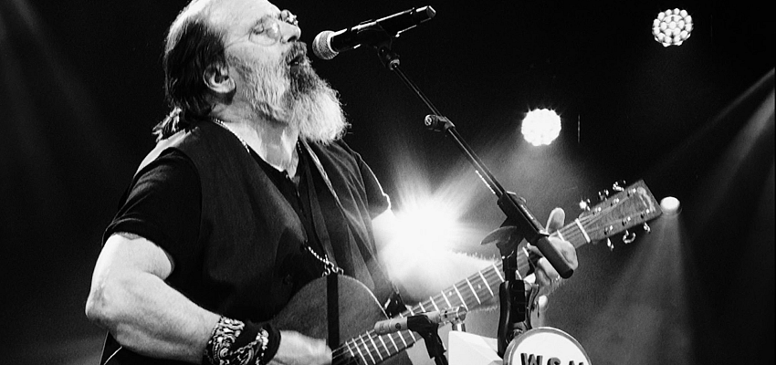 Tickets on sale for Steve Earle show in Kelowna this summer